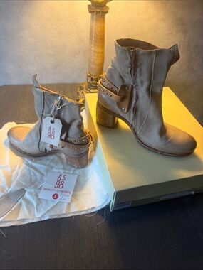 NWT - A.S.98 Women's Light Taupe Leather Studded Ankle Boots